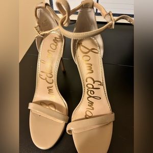 Classic nude pump. Sam Edelman nude pump in size 8. Worn once.